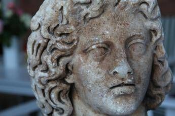La Germania restituisce una testa di marmo di epoca romana La Germania restituisce una testa di marmo di epoca romana